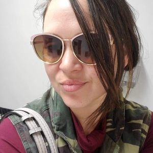 Meet your Posher, Angela